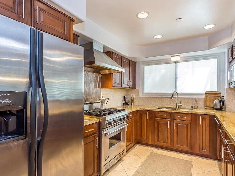 1st image of 10390 W La Grange Ave #102