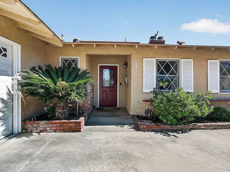 2310 E Monroe Ave — Photo 3