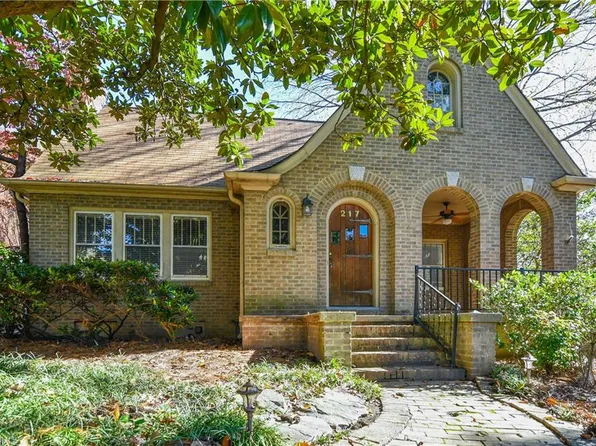 217 Kensington Rd, Greensboro, NC 27403