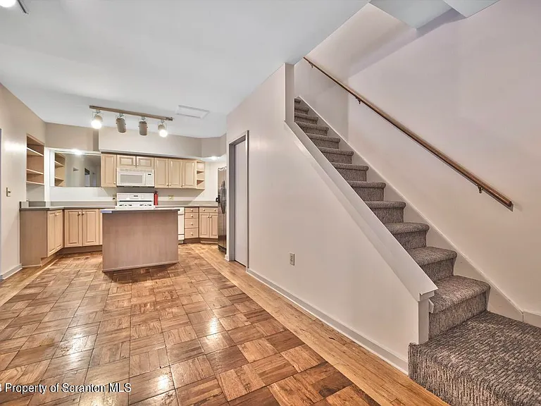 1409 Penn Ave #3 — Photo 9