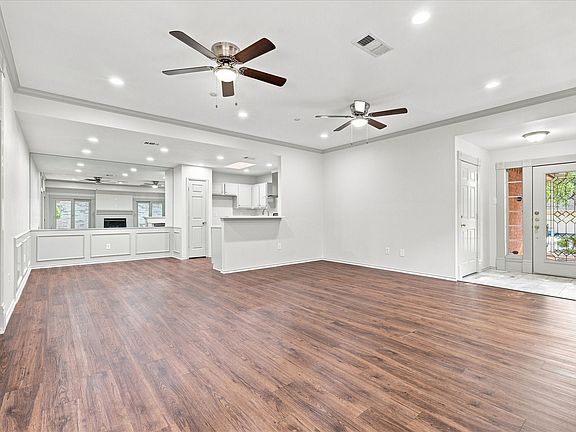 5th image of 617 Renaissance Pl