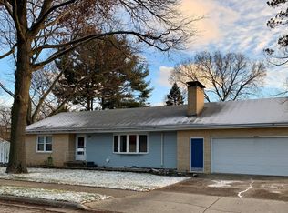 3205 Burrmont Rd, Rockford, IL 61107