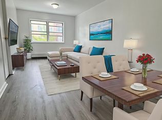 30-73 38th St #3R, Astoria, NY 11103