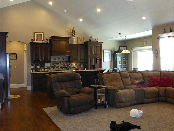 3rd image of 3269 Klondike Way