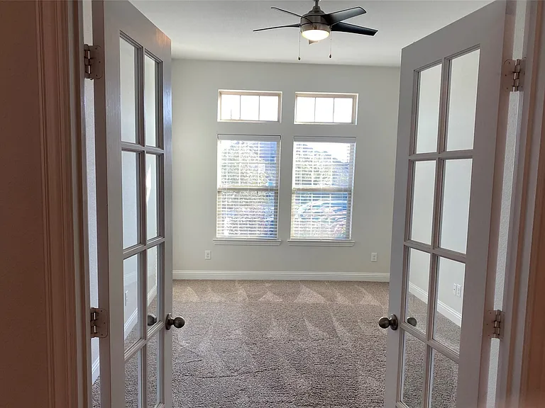 282 Hilltop Dr — Photo 4
