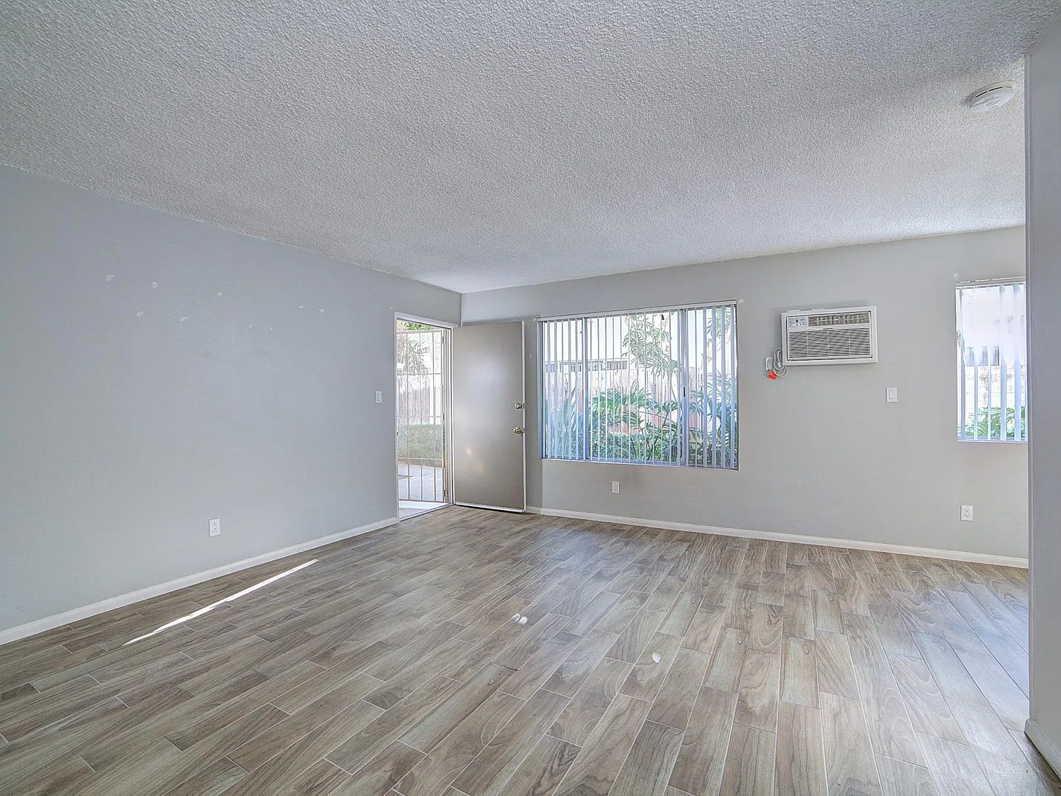4522 Dawson Ave — Photo 4