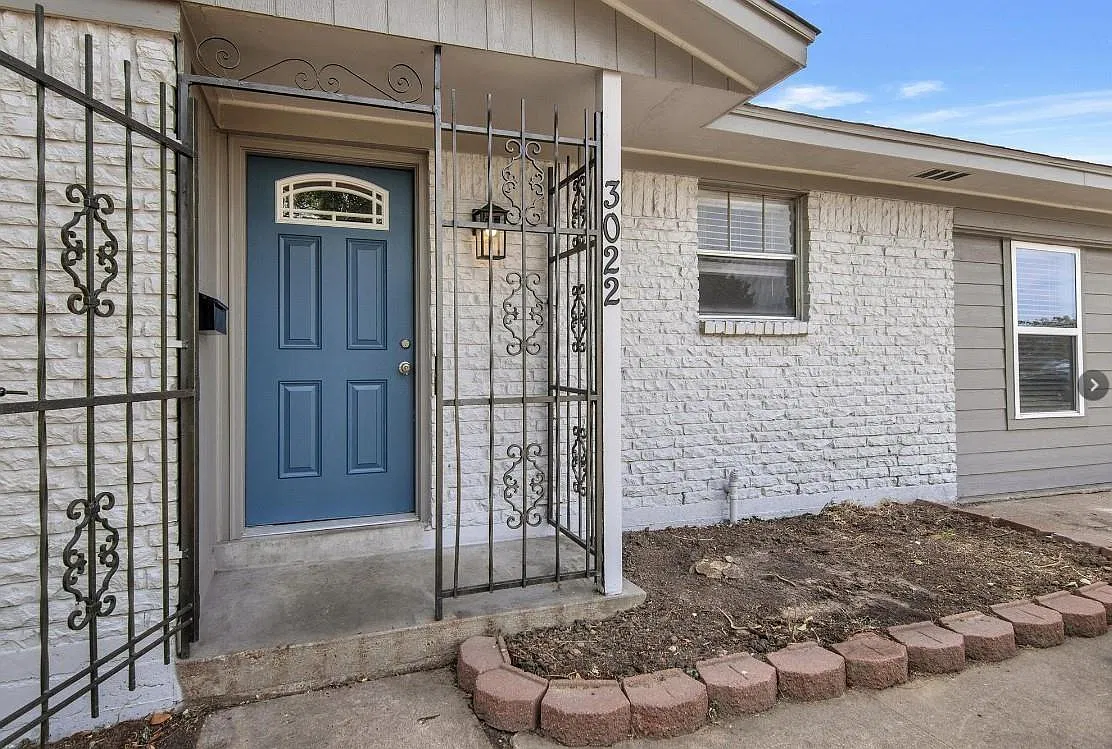 4 bed, 2.0 bath, 1116 sqft, $2,000 — Photo 2