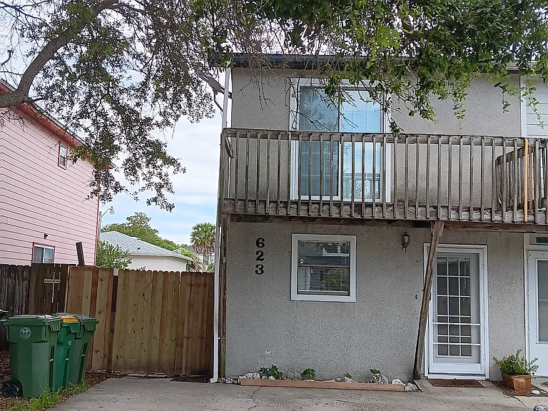 623 6th Ave S — Photo 1