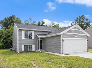 5528 Lahring Rd, Linden, MI 48451