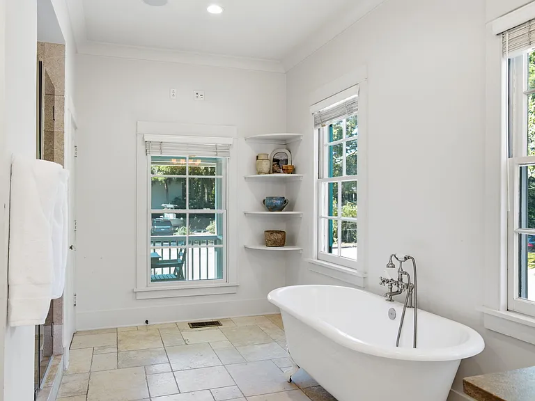 2424 Middle St — Photo 28