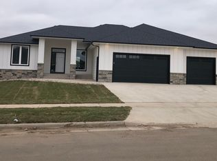 404 N Wildcat Dr, Sioux Falls, SD 57110