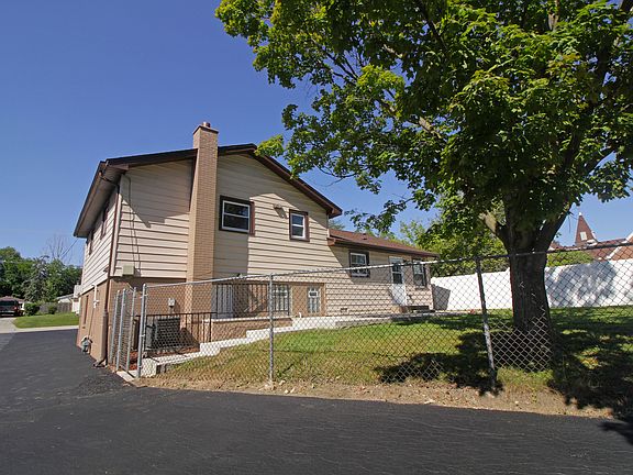 3rd image of 15845 Lavergne Ave