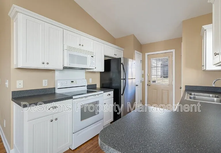 508 S 12th St — Photo 13