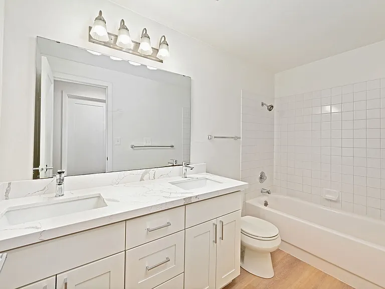 Westwind Apartments — Photo 19