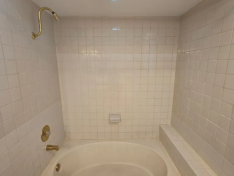 1421 Santa Margarita St #G — Photo 24