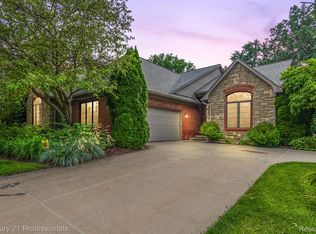 7207 Ardsley Ln, Clarkston, MI 48348