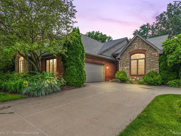 7207 Ardsley Ln, Clarkston, MI 48348