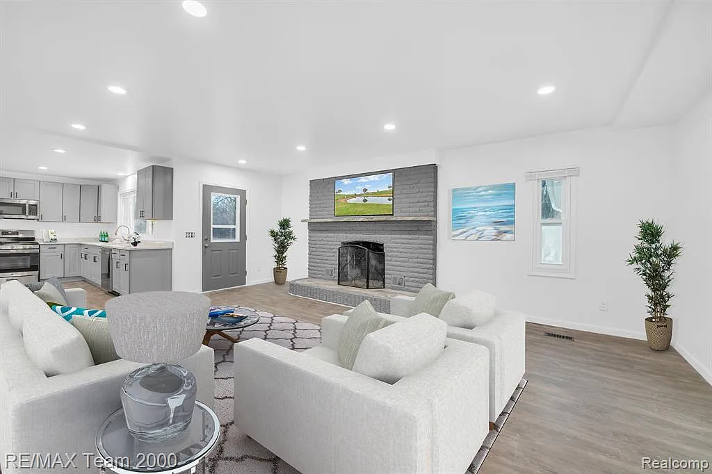 3 bed, 2.0 bath, 2886 sqft, $2,795 — Photo 1
