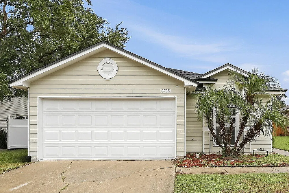 3 bed, 2.0 bath, 1630 sqft, $2,220 — Photo 1