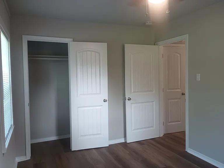 9026 Lake Forest Blvd — Photo 6