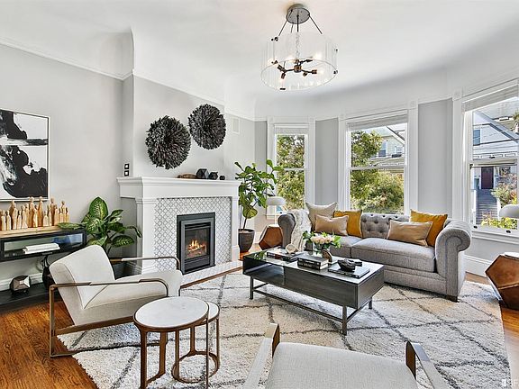 4th image of 25 Hartford St