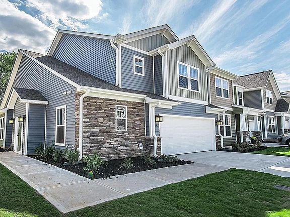 2nd image of 30 Creekhaven Ln