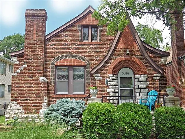 5347 Walsh St photo 1