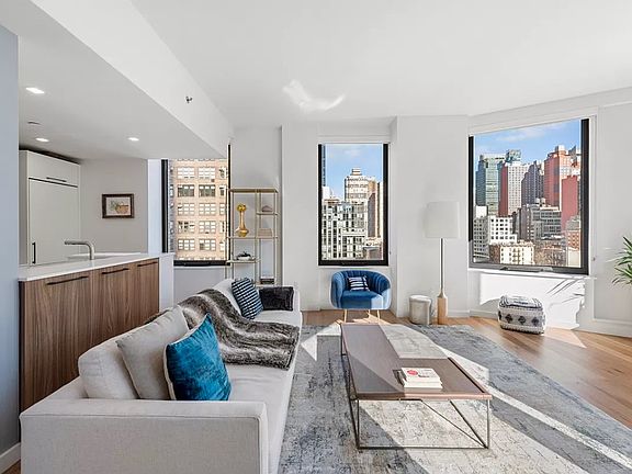 4th image of 445 W 35th St #8M
