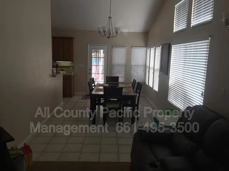 42330 Portland Ln — Photo 5