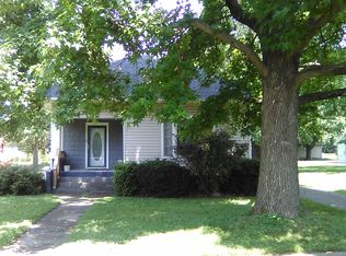 606 S Walnut St, Sesser, IL 62884