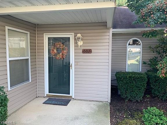 2nd image of 587 Hilltop Terrace Dr