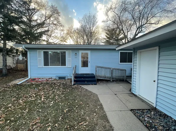 3103 Wheeler St N, Roseville, MN 55113