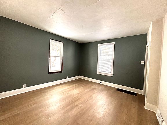 3rd image of 726 Stanton St