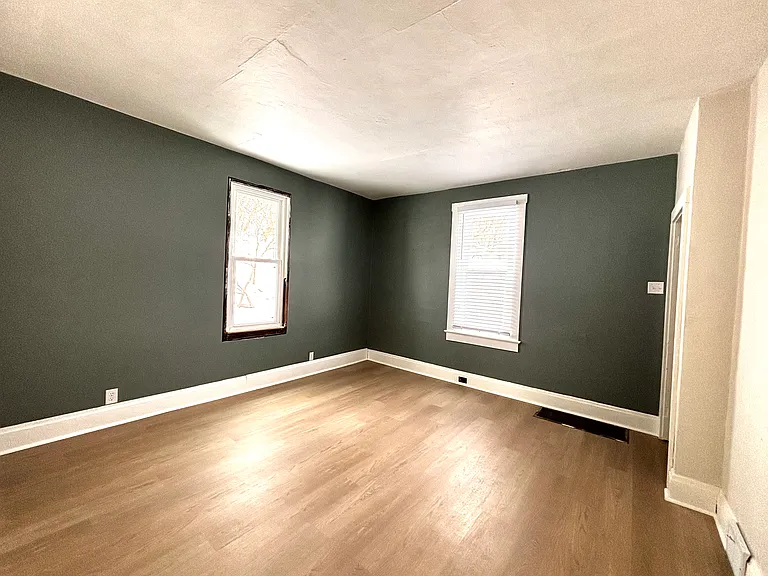 726 Stanton St — Photo 3