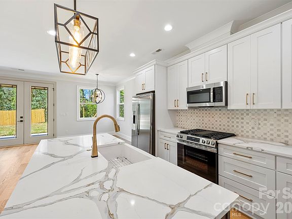 4th image of 1331 Condon St