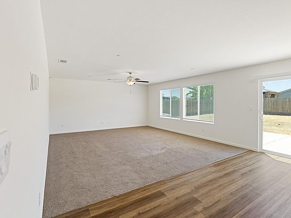 4th image of 935 E Cameron Avenue
