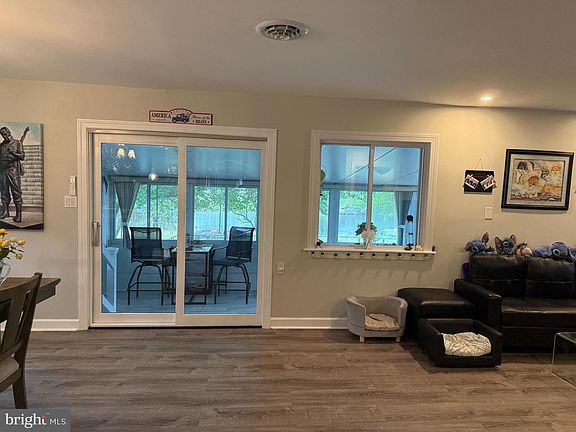 4th image of 807 Jamaica Blvd