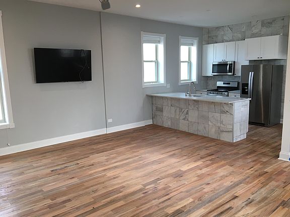 4th image of 1826 W Erie St #2R