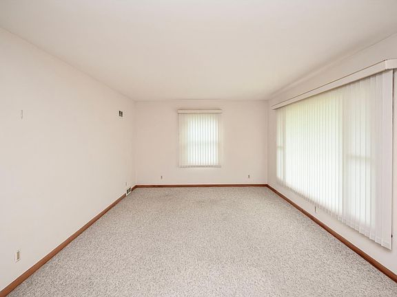 4th image of 625 Terry Ln