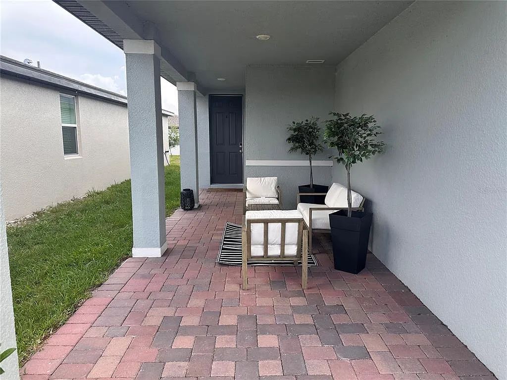 4 bed, 2.0 bath, 1605 sqft, $2,100 — Photo 3