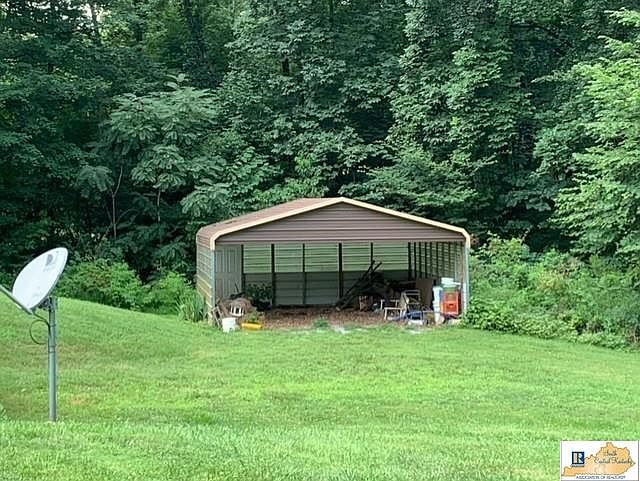 2nd image of 410 Toots Geralds Rd
