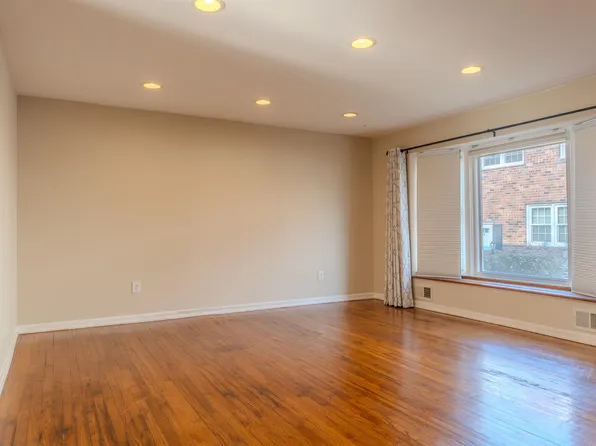 132 West 32nd Street image 1 of 24