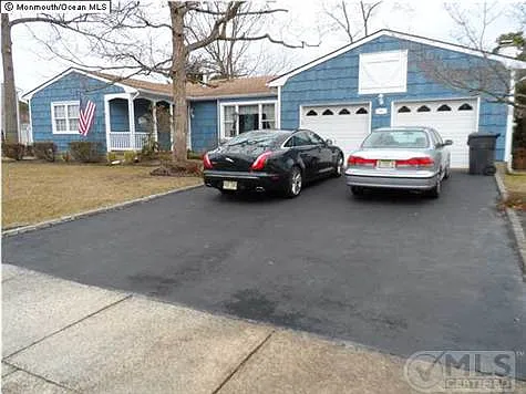 151 Berkeley Dr photo 1