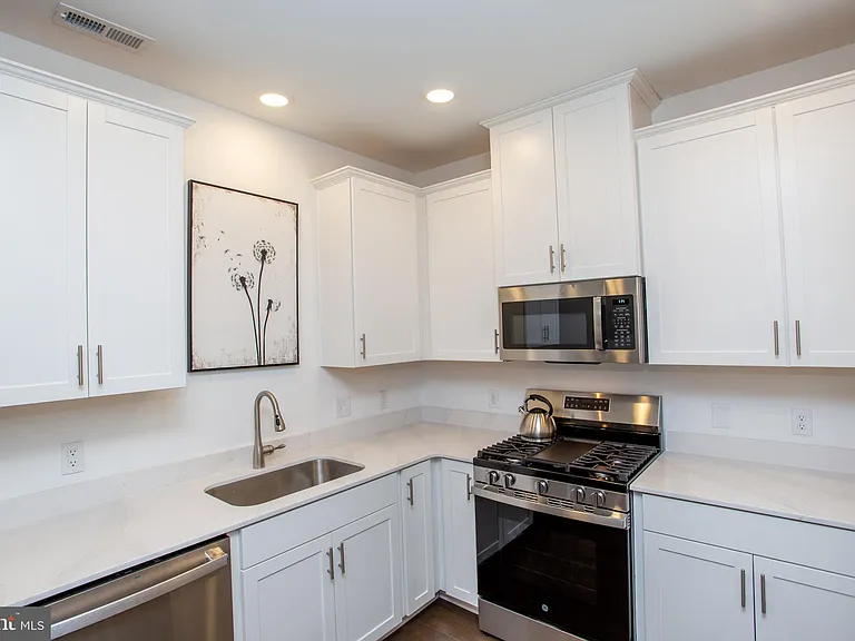 233 Lewis Fisher Dr #ST — Photo 14