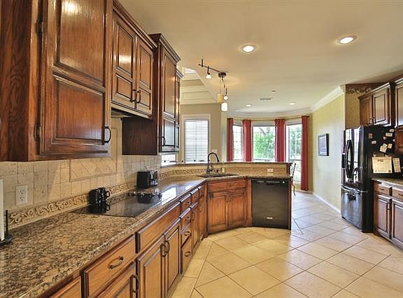 4th image of 4049 Bay Hill Dr