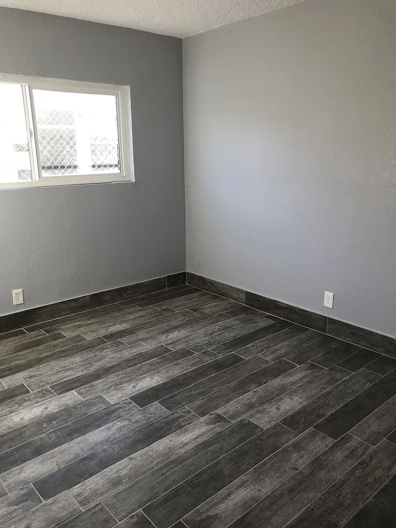 2-bedroom, 1-bath apartment — Photo 4