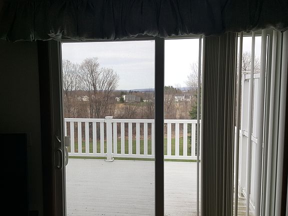 Family Rm sliding door-deck