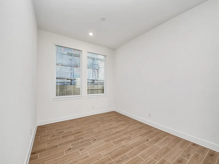 25026 Midnight Willow — Photo 11