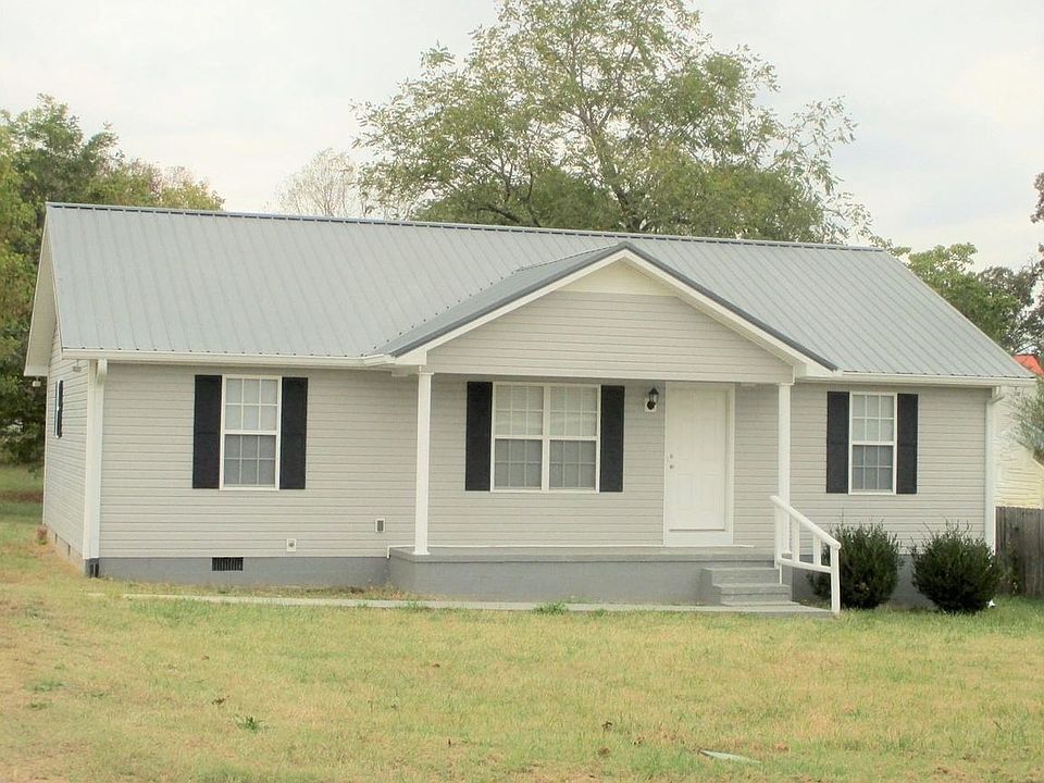 1st image of 704 Oakdale St