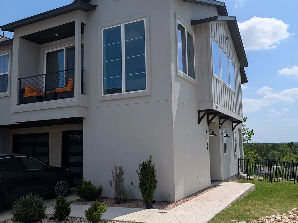 12001 Vista Parke Dr #704